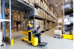 跨境賣(mài)家寄發(fā)國(guó)際快遞走空運(yùn)